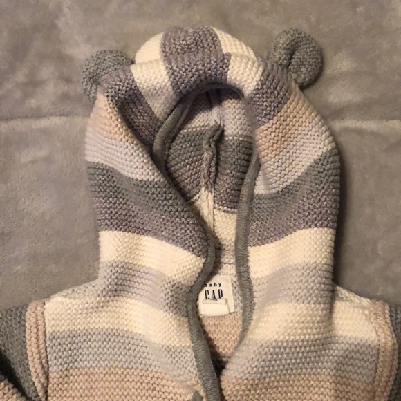 Baby gap sweater - Picture 2 of 3